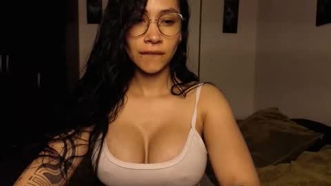 Snapshot of angellaisabella chatting on 5, 2, 2026 ANGELA ISABELLA online show from 5, 2, 2026