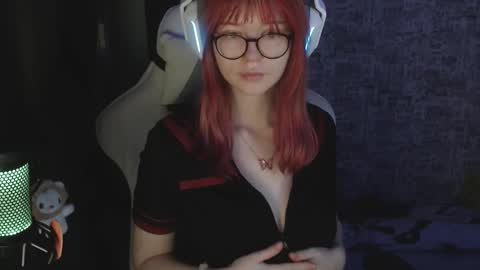 Snapshot of angellmarel chatting on 17, 12, 2025 Anora online show from 17, 12, 2025