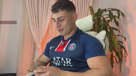 Snapshot of angeloferro1 chatting on 27, 11, 2025 Angelo Ferro online show from 27, 11, 2025