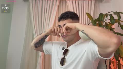 Snapshot of angeloferro1 chatting on 15, 12, 2025 Angelo Ferro online show from 15, 12, 2025