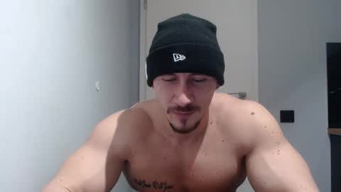  ------- SEX SHOW WITH GUYS AND GIRLS  MUSCLE SHOW online show from 1, 2, 2025
