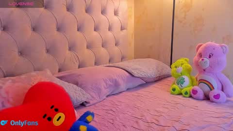 Snapshot of angelrose2323 chatting on 12, 10, 2025 angelrose2323 online show from 12, 10, 2025