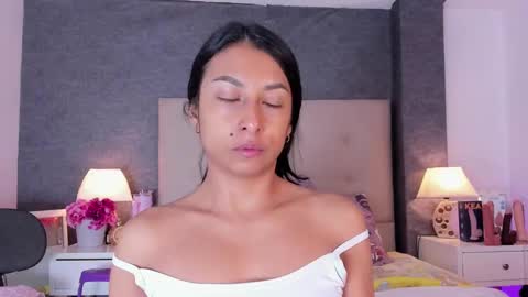 Snapshot of angels_one chatting on 8, 10, 2025 Angela online show from 8, 10, 2025