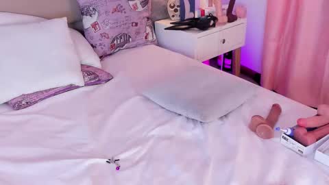 Snapshot of angels_one chatting on 1, 11, 2025 Angela online show from 1, 11, 2025