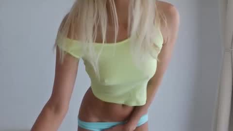 Snapshot of angelsquirting chatting on 30, 10, 2025 Alesia online show from 30, 10, 2025