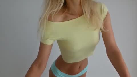 Snapshot of angelsquirting chatting on 14, 12, 2025 Alesia online show from 14, 12, 2025