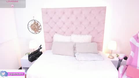 Snapshot of angie_mcqueen chatting on 13, 10, 2025 angie online show from 13, 10, 2025