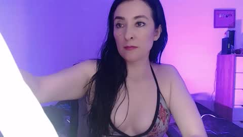 Snapshot of angiesquirt chatting on 17, 1, 2025 VALENTINA online show from 17, 1, 2025
