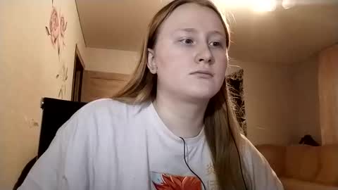 Snapshot of anika_lipps chatting on 2, 11, 2025 Anika online show from 2, 11, 2025