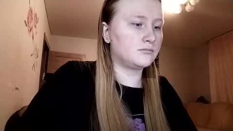 Snapshot of anika_lipps chatting on 14, 11, 2025 Anika online show from 14, 11, 2025