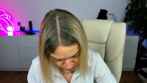 Snapshot of anna_snow9 chatting on 1, 12, 2025 anna_snow9 online show from 1, 12, 2025