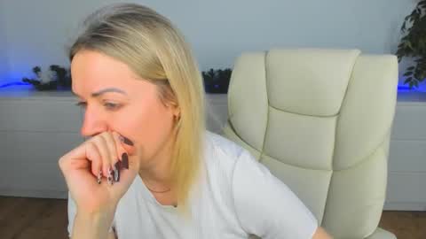 Snapshot of anna_snow9 chatting on 15, 12, 2025 anna_snow9 online show from 15, 12, 2025