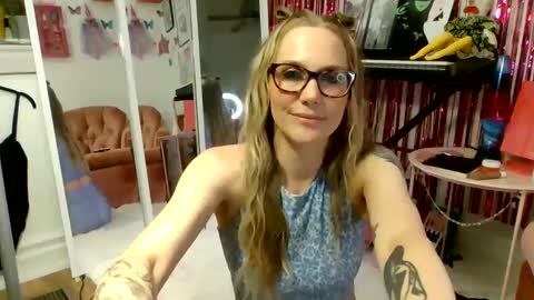 annadelrae444 online show from 10, 9, 2025
