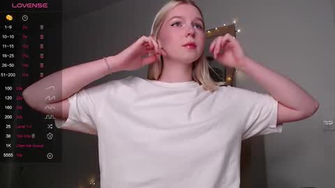 Snapshot of annamilky chatting on 13, 9, 2025 annamilky online show from 13, 9, 2025