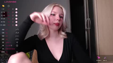 Snapshot of annamilky chatting on 13, 10, 2025 annamilky online show from 13, 10, 2025