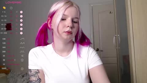 Snapshot of annamilky chatting on 17, 10, 2025 annamilky online show from 17, 10, 2025