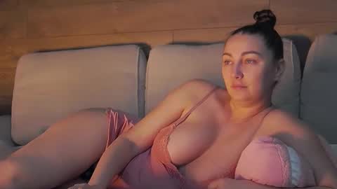 annasplash online show from 8, 10, 2025