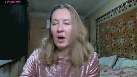 Snapshot of annaxlovers chatting on 11, 10, 2025 AnnaXLovers online show from 11, 10, 2025