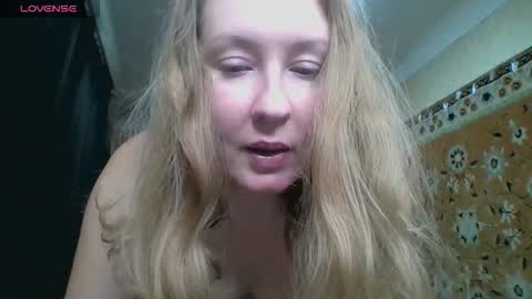 Snapshot of annaxlovers chatting on 17, 10, 2025 AnnaXLovers online show from 17, 10, 2025