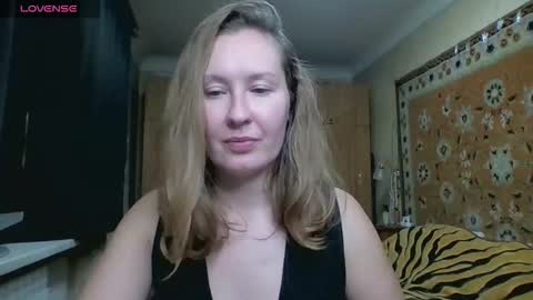 Snapshot of annaxlovers chatting on 28, 10, 2025 AnnaXLovers online show from 28, 10, 2025