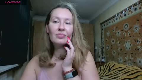 Snapshot of annaxlovers chatting on 6, 11, 2025 AnnaXLovers online show from 6, 11, 2025