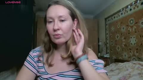 Snapshot of annaxlovers chatting on 24, 11, 2025 AnnaXLovers online show from 24, 11, 2025