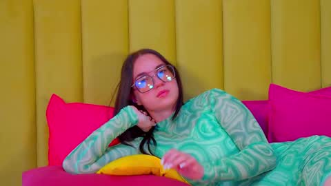 Snapshot of anneavery chatting on 22, 10, 2025 Anne online show from 22, 10, 2025