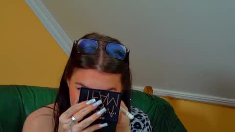 Snapshot of anneavery chatting on 21, 11, 2025 Anne online show from 21, 11, 2025