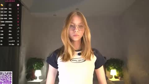 Snapshot of annettaregino chatting on 12, 11, 2025 Eva online show from 12, 11, 2025