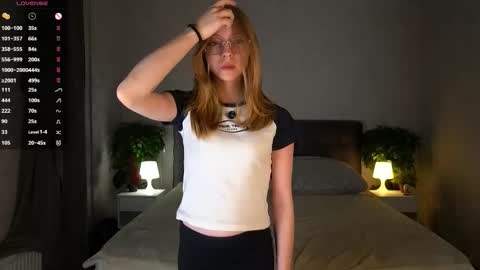 Snapshot of annettaregino chatting on 24, 11, 2025 Eva online show from 24, 11, 2025