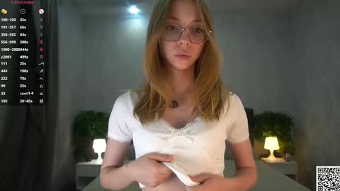 Snapshot of annettaregino chatting on 3, 12, 2025 Eva online show from 3, 12, 2025