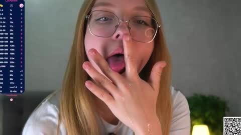 Snapshot of annettaregino chatting on 15, 12, 2025 Eva online show from 15, 12, 2025