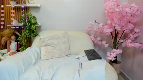 Snapshot of anni_petite_ chatting on 1, 4, 2026 online show from 1, 4, 2026