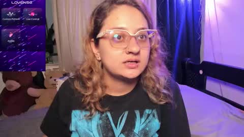 Snapshot of annie_bigboobs_ chatting on 15, 10, 2025 Ana Bolena independent model online show from 15, 10, 2025