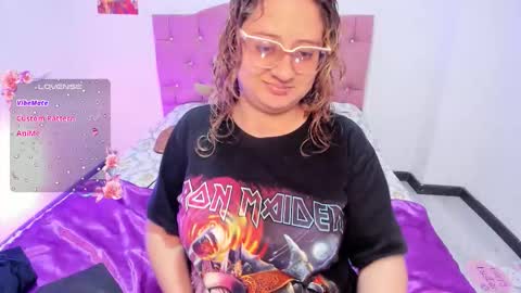 Snapshot of annie_bigboobs_ chatting on 7, 11, 2025 Ana Bolena independent model online show from 7, 11, 2025