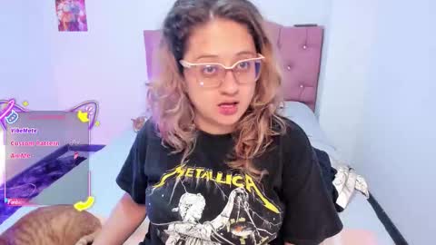 Snapshot of annie_bigboobs_ chatting on 5, 12, 2025 Ana Bolena independent model online show from 5, 12, 2025