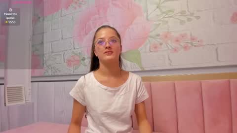 Snapshot of annie_cute18 chatting on 18, 2, 2025 annie_cute18 online show from 18, 2, 2025