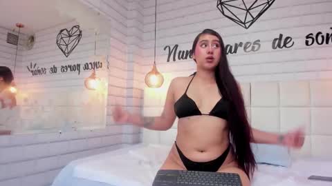 Snapshot of annie_cute18 chatting on 5, 11, 2025 annie_cute18 online show from 5, 11, 2025