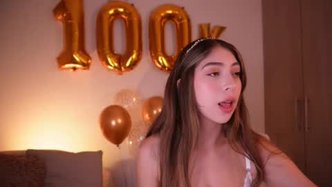 Snapshot of annie_evans24 chatting on 1, 12, 2025 Annie Evans online show from 1, 12, 2025