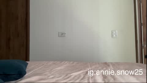 JEANNE no olvides seguirme dont forget follow me  uu online show from 6, 3, 2025