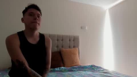 Snapshot of annieandleandro chatting on 11, 11, 2025 Annie And Leandro online show from 11, 11, 2025