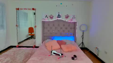 anniecutte online show from 30, 12, 2024