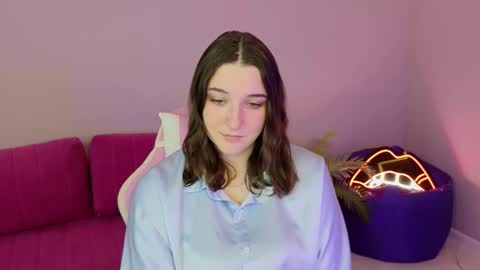 Snapshot of anniedodge chatting on 18, 10, 2025 Annie online show from 18, 10, 2025