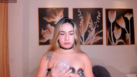 Snapshot of anniemonroe1 chatting on 27, 10, 2025 Annie Monroe online show from 27, 10, 2025