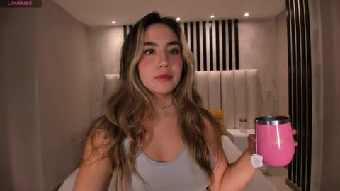 Snapshot of anniemonroe1 chatting on 30, 10, 2025 Annie Monroe online show from 30, 10, 2025