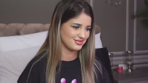 AnnieStyles online show from 8, 1, 2025