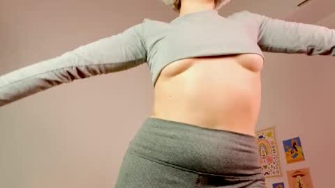 Snapshot of annietinky chatting on 8, 11, 2025 annietinky online show from 8, 11, 2025