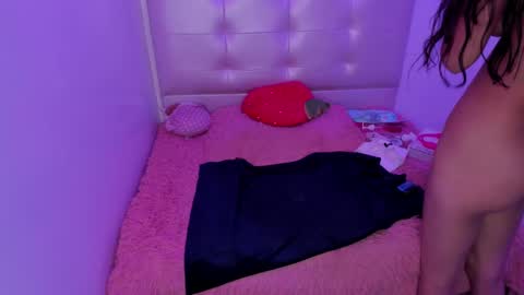 Snapshot of anniie_evans1 chatting on 4, 2, 2025 Annie Evans online show from 4, 2, 2025