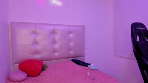 Snapshot of anniie_evans1 chatting on 10, 2, 2025 Annie Evans online show from 10, 2, 2025