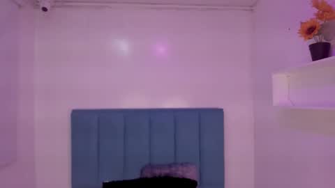 Snapshot of anniie_evans1 chatting on 9, 10, 2025 Annie Evans online show from 9, 10, 2025